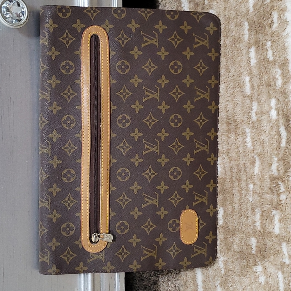 LV PORTFOLIO DOCUMENTS HOLDER